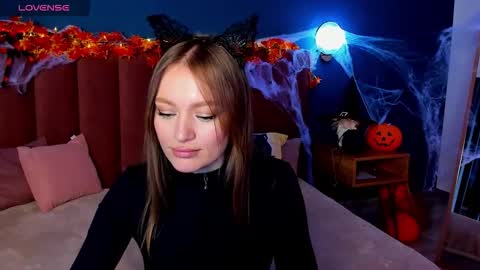 Evelyn online show from 10.24.25