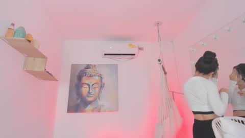 Snapshot of everyh chatting on 12.17.24 Sophia online show from 12.17.24