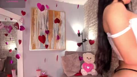 Snapshot of everyh chatting on 02.14.25 Sophia online show from 02.14.25