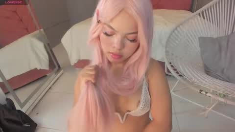 Snapshot of everyh chatting on 09.12.25 Sophia online show from 09.12.25