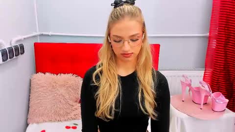 Snapshot of evettegold chatting on 05.22.26 Eve online show from 05.22.26