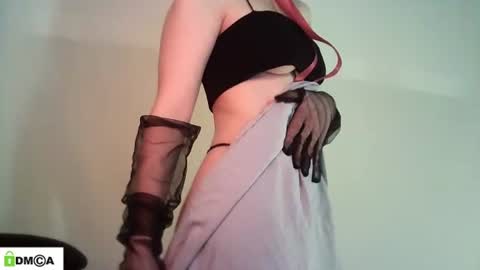 Snapshot of evie_muna chatting on 06.16.26 Renesme White Im here from Monday to Friday online show from 06.16.26