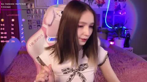 Snapshot of evie_rosen chatting on 05.11.26 Evie online show from 05.11.26