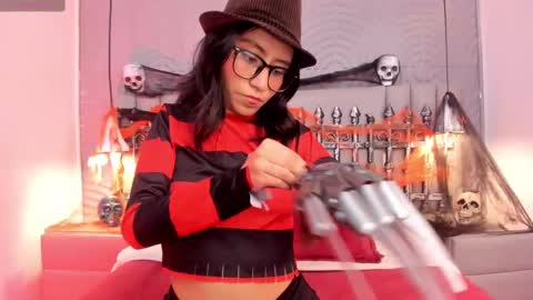 eviegothel_ online show from 10.31.25