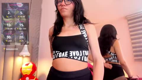 eviegothel_ online show from 11.22.25