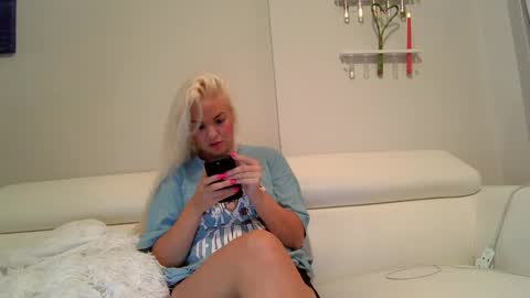 Snapshot of evillers1 chatting on 12.02.24 Badblondebunny online show from 12.02.24