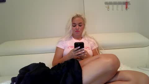 Snapshot of evillers1 chatting on 12.14.24 Badblondebunny online show from 12.14.24