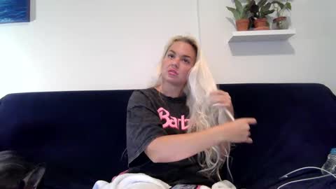 Snapshot of evillers1 chatting on 01.03.25 Badblondebunny online show from 01.03.25