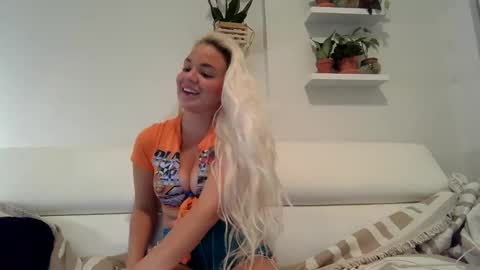 Snapshot of evillers1 chatting on 01.08.25 Badblondebunny online show from 01.08.25