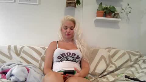 Snapshot of evillers1 chatting on 01.22.25 Badblondebunny online show from 01.22.25