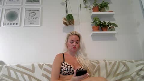 Snapshot of evillers1 chatting on 02.24.25 Badblondebunny online show from 02.24.25