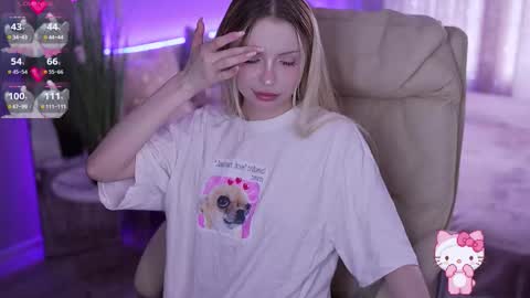 Snapshot of evistarr chatting on 09.19.25 Eva online show from 09.19.25