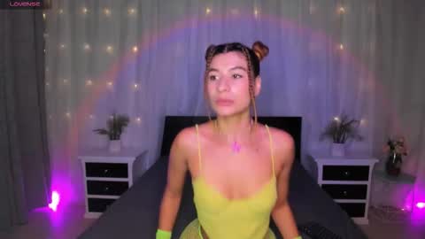 Snapshot of evoletbee chatting on 12.02.25 Evolet online show from 12.02.25