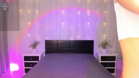 Snapshot of evoletbee chatting on 12.17.25 Evolet online show from 12.17.25