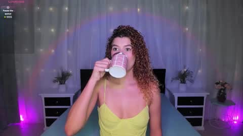 Snapshot of evoletbee chatting on 12.19.25 Evolet online show from 12.19.25