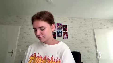 Snapshot of evonnedrawec chatting on 07.31.26 Bella online show from 07.31.26