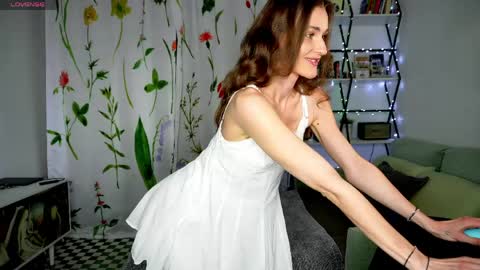 Snapshot of exe_cutie chatting on 06.01.26 Mary online show from 06.01.26