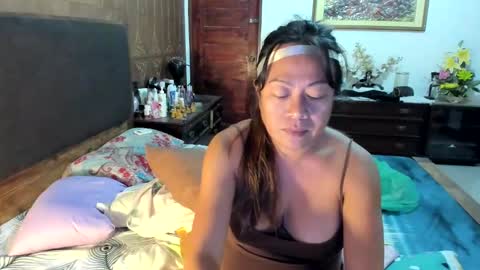 Snapshot of exotic_angel69 chatting on 12.16.24 voloptous mommy angel online show from 12.16.24