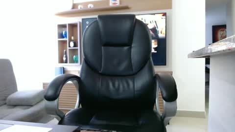 Snapshot of exotic_dude chatting on 01.14.25 camilo online show from 01.14.25