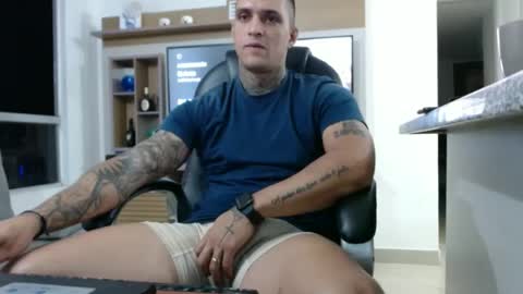 Snapshot of exotic_dude chatting on 01.31.25 camilo online show from 01.31.25