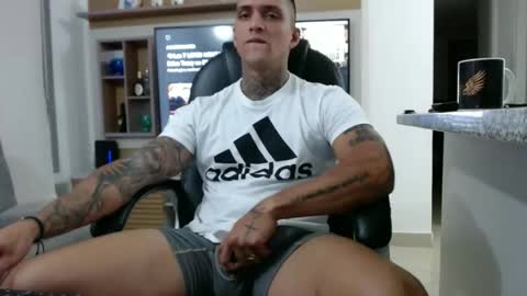 Snapshot of exotic_dude chatting on 03.05.25 camilo online show from 03.05.25