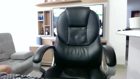 Snapshot of exotic_dude chatting on 09.08.25 camilo online show from 09.08.25