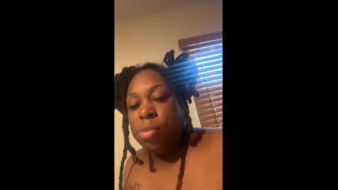 Snapshot of exotiiccmonroe1 chatting on 11.28.25 exotiiccmonroe1 online show from 11.28.25