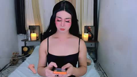 Snapshot of expensive_elise chatting on 06.17.26 expensive_elise online show from 06.17.26