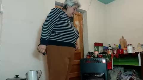 Snapshot of exquisitemature chatting on 01.25.25 ExquisiteMature online show from 01.25.25