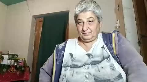 Snapshot of exquisitemature chatting on 10.14.25 ExquisiteMature online show from 10.14.25