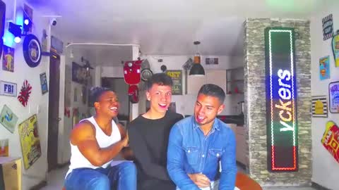 extrangers online show from 02.08.25