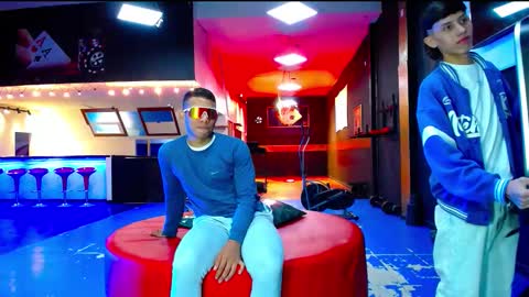 extrangers online show from 09.12.25