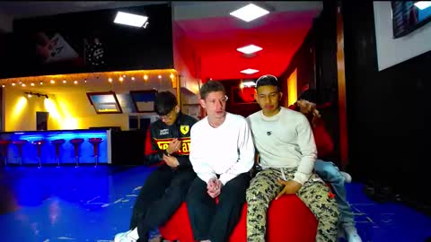 extrangers online show from 09.14.25