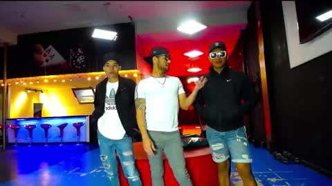 extrangers online show from 09.29.25