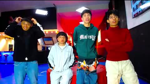 extrangers online show from 10.13.25