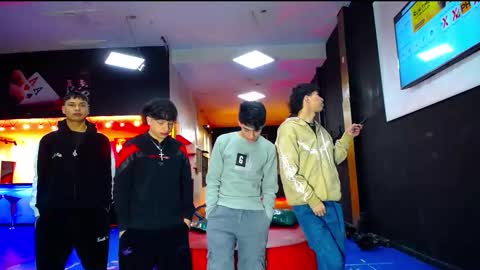 extrangers online show from 10.20.25