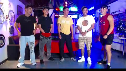 extrangers online show from 12.21.25