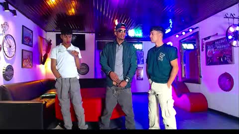 extrangers online show from 02.05.26