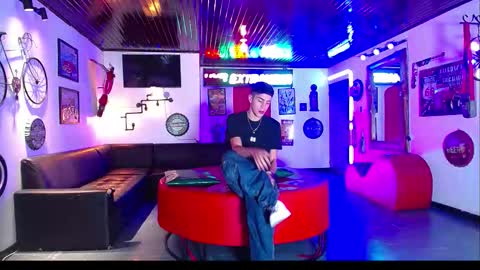 extrangers online show from 02.20.26