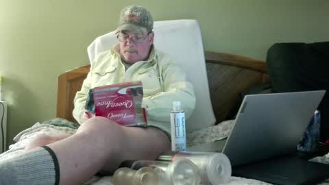 Eyeswideshut63 online show from 12.22.24