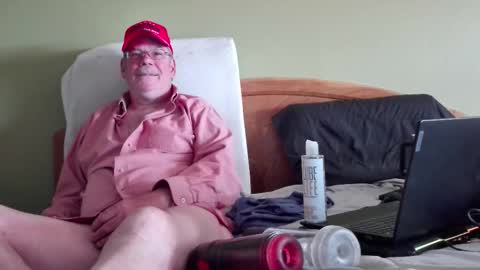 Eyeswideshut63 online show from 10.30.25