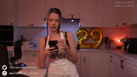 Snapshot of ezra chatting on 02.08.25 Ezra online show from 02.08.25