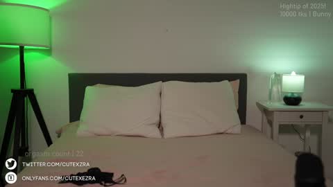 Snapshot of ezra chatting on 03.04.25 Ezra online show from 03.04.25