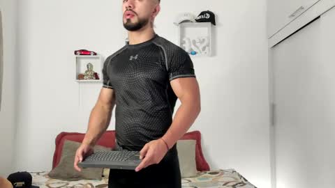 Ezzio Scolaro online show from 04.14.26