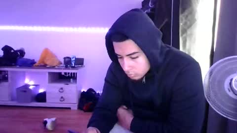 Snapshot of ezzteban935 chatting on 04.11.26 ezzteban935 online show from 04.11.26
