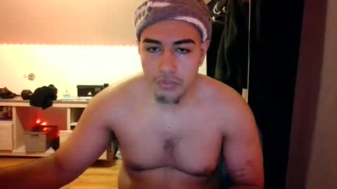 Snapshot of ezzteban935 chatting on 04.17.26 ezzteban935 online show from 04.17.26