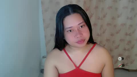 Snapshot of f3ckdollucy chatting on 12.07.24 yanna online show from 12.07.24