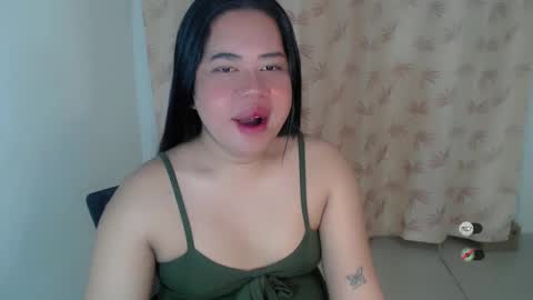 Snapshot of f3ckdollucy chatting on 12.09.24 yanna online show from 12.09.24