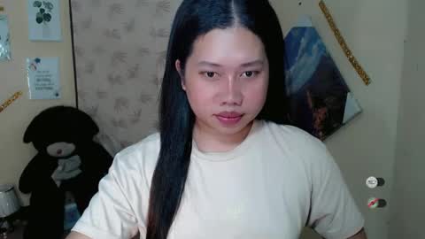 Snapshot of f3ckdollucy chatting on 03.07.25 yanna online show from 03.07.25