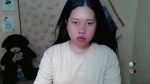 Snapshot of f3ckdollucy chatting on 03.08.25 yanna online show from 03.08.25